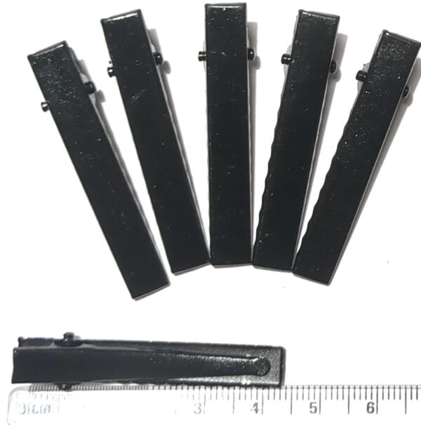 black pent crocodile clips